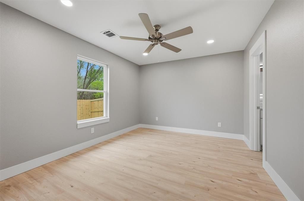 1012 S 1St Street. Sherman, TX 75090