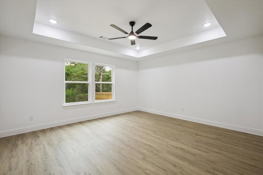 111 N Oak Street. Ector, TX 75439
