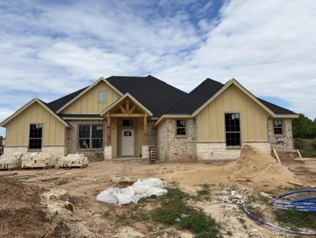2700 North Cardinal Road. Azle, TX 76020