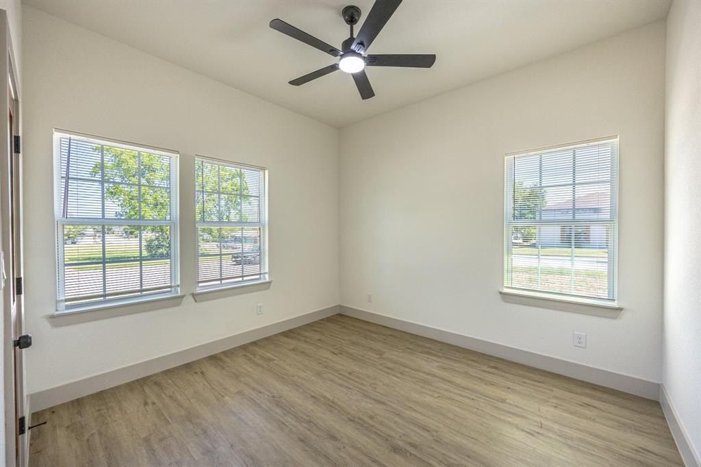 820 Glen Garden. Fort Worth, TX 76104