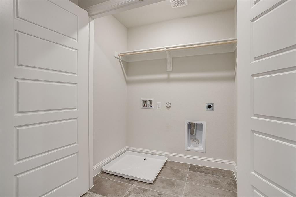 6914 Yellow Hammer Way. Arlington, TX 76001
