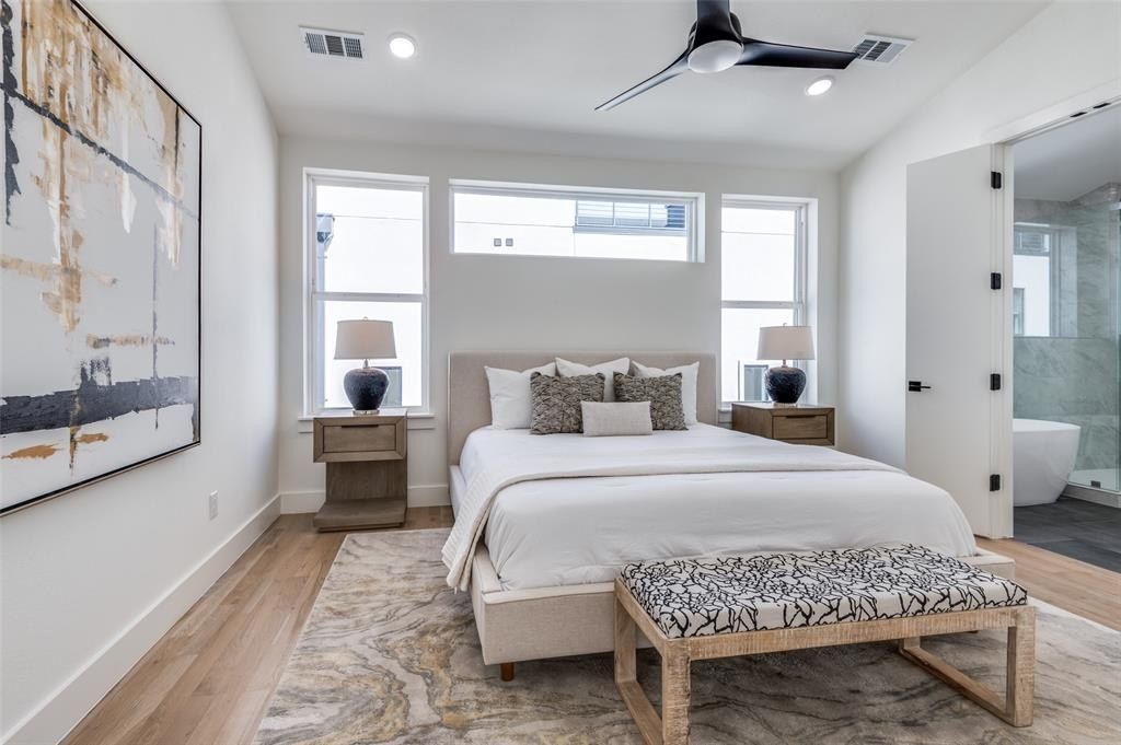 2908 Hawthorne Avenue. Dallas, TX 75219