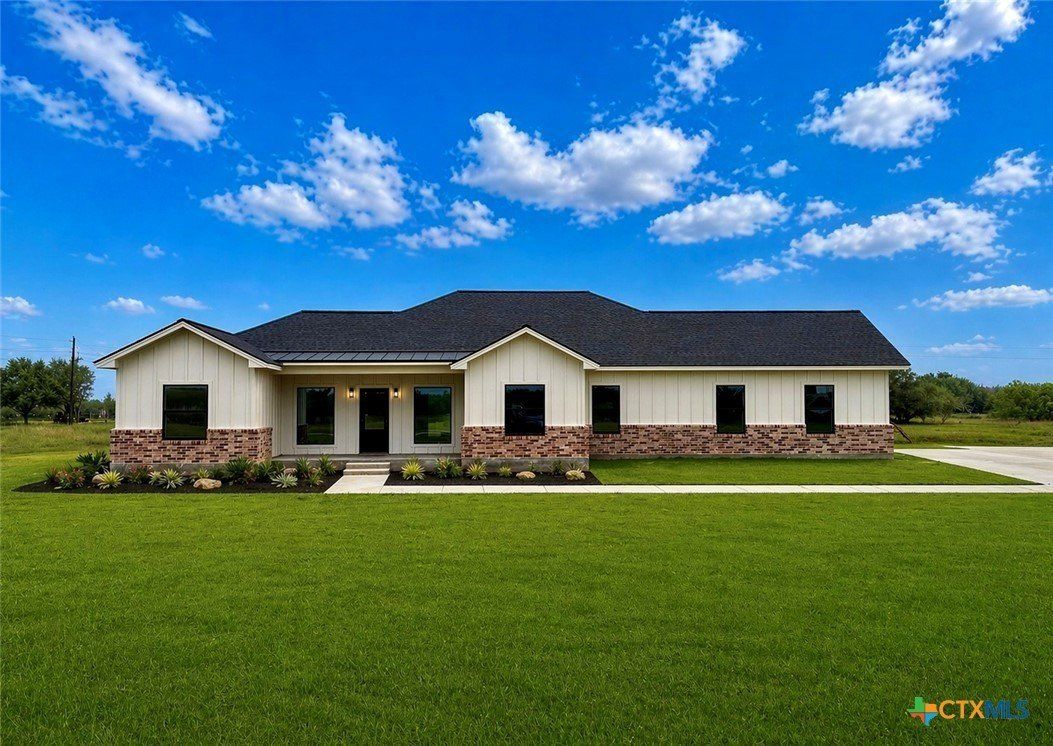 998 Bliss Drive. Victoria, TX 77904