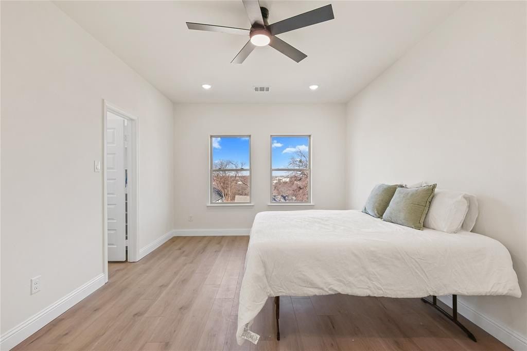 1608 D Avenue. Fort Worth, TX 76104