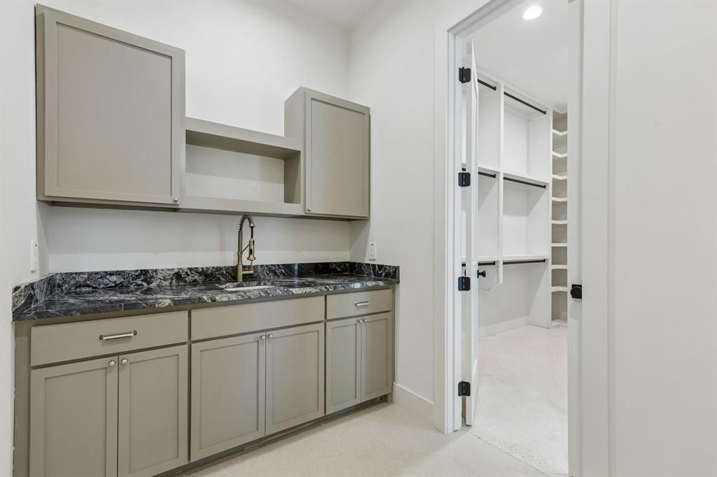 906 Cristler Avenue. Dallas, TX 75223