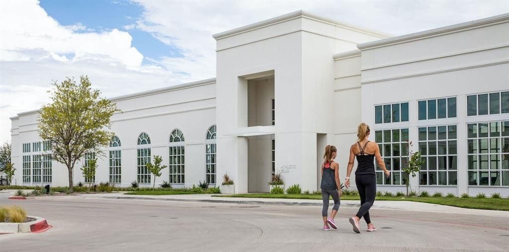 1633 Oak Trail Drive. Fort Worth, TX 76008