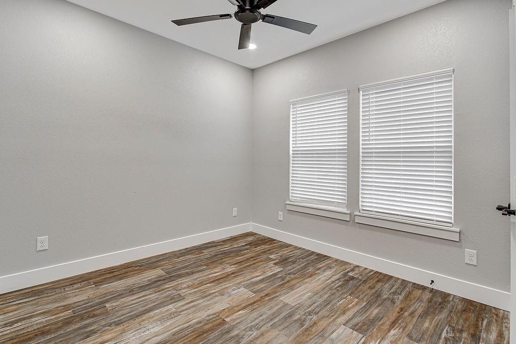 90 Live Oak Street. Alvarado, TX 76009