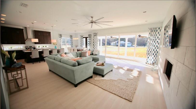 casa en Aaron Simque Homes Inc por Aaron Simque Homes Inc