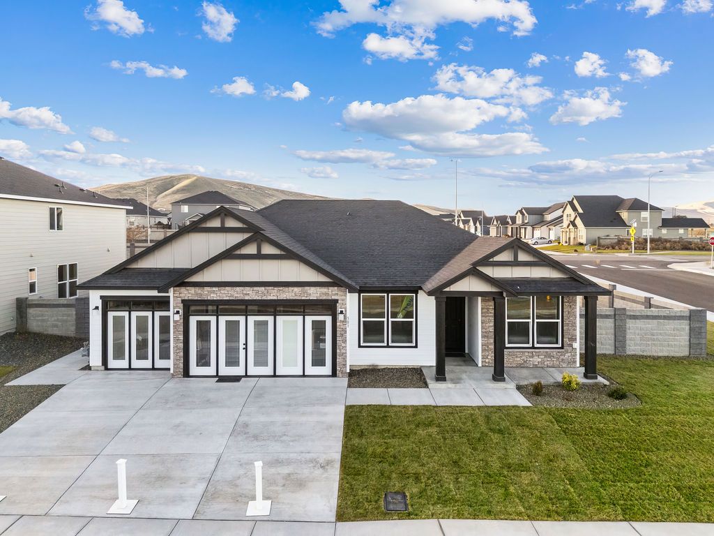 Plan 2205 - The Heights at Red Mountain Ranch: West Richland, Washington - Aho Construction