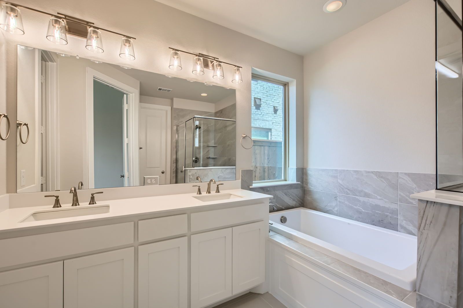 Plan 1477 - Representative Photo - Main Bathroom