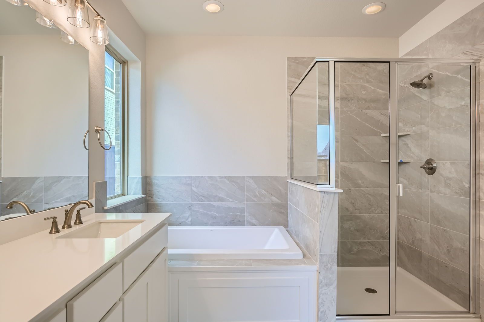 Plan 1477 - Representative Photo - Main Bathroom