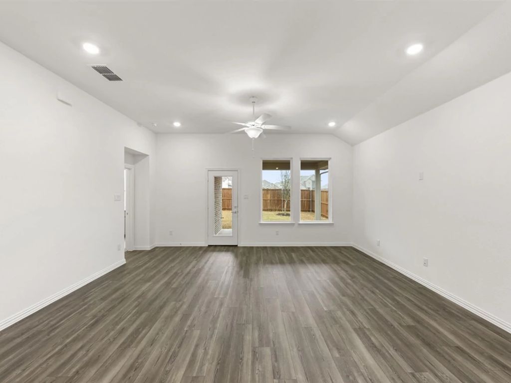 Coyote Meadows - Crockett Interior Image 10
