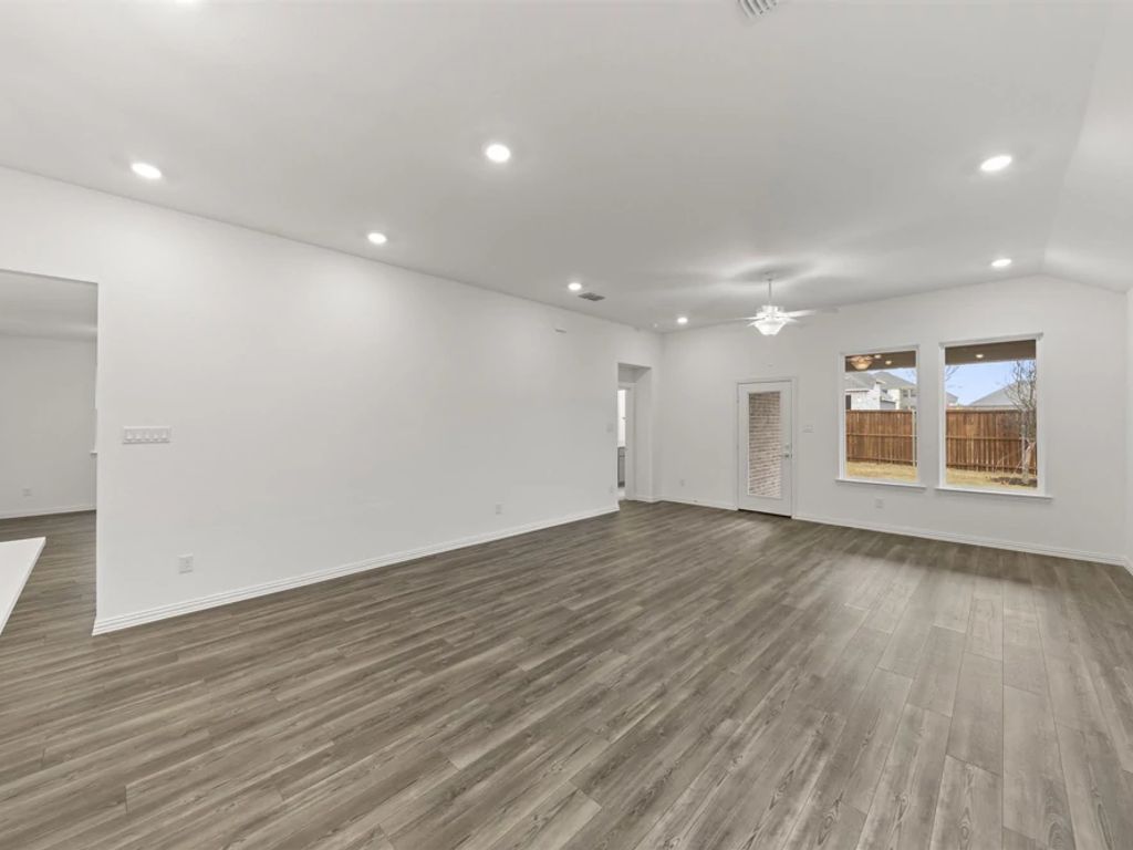 Coyote Meadows - Crockett Interior Image 11