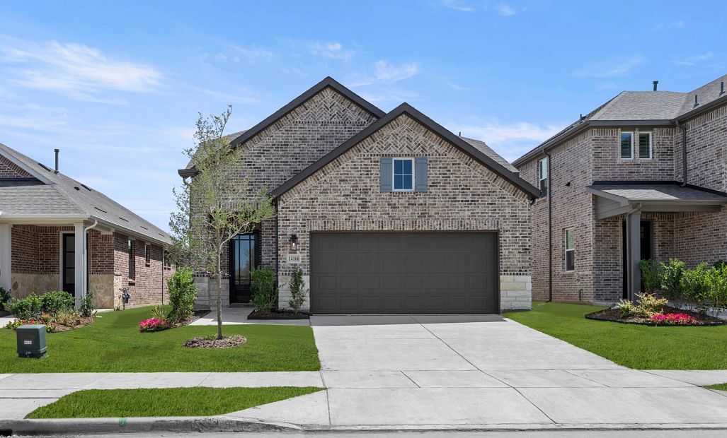 Blanton - Creekview Fossil Ridge: Pilot Point, Texas - Ashton Woods