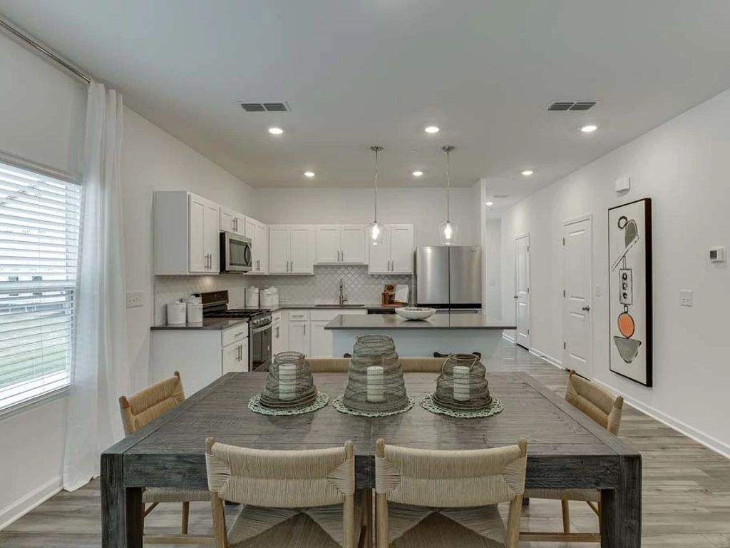 Park Vue - Cedar Interior Image 6