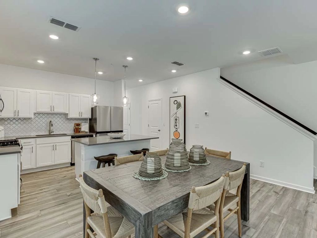 Park Vue - Cedar Interior Image 8