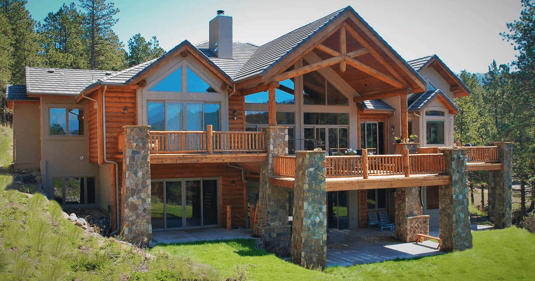 casa en Aspen Leaf Custom Homes por Aspen Leaf Builders Inc