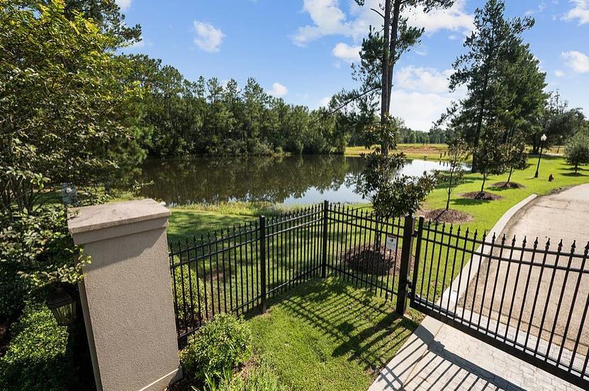 casa en Audubon Trace of Robert por Audubon Homes of LA