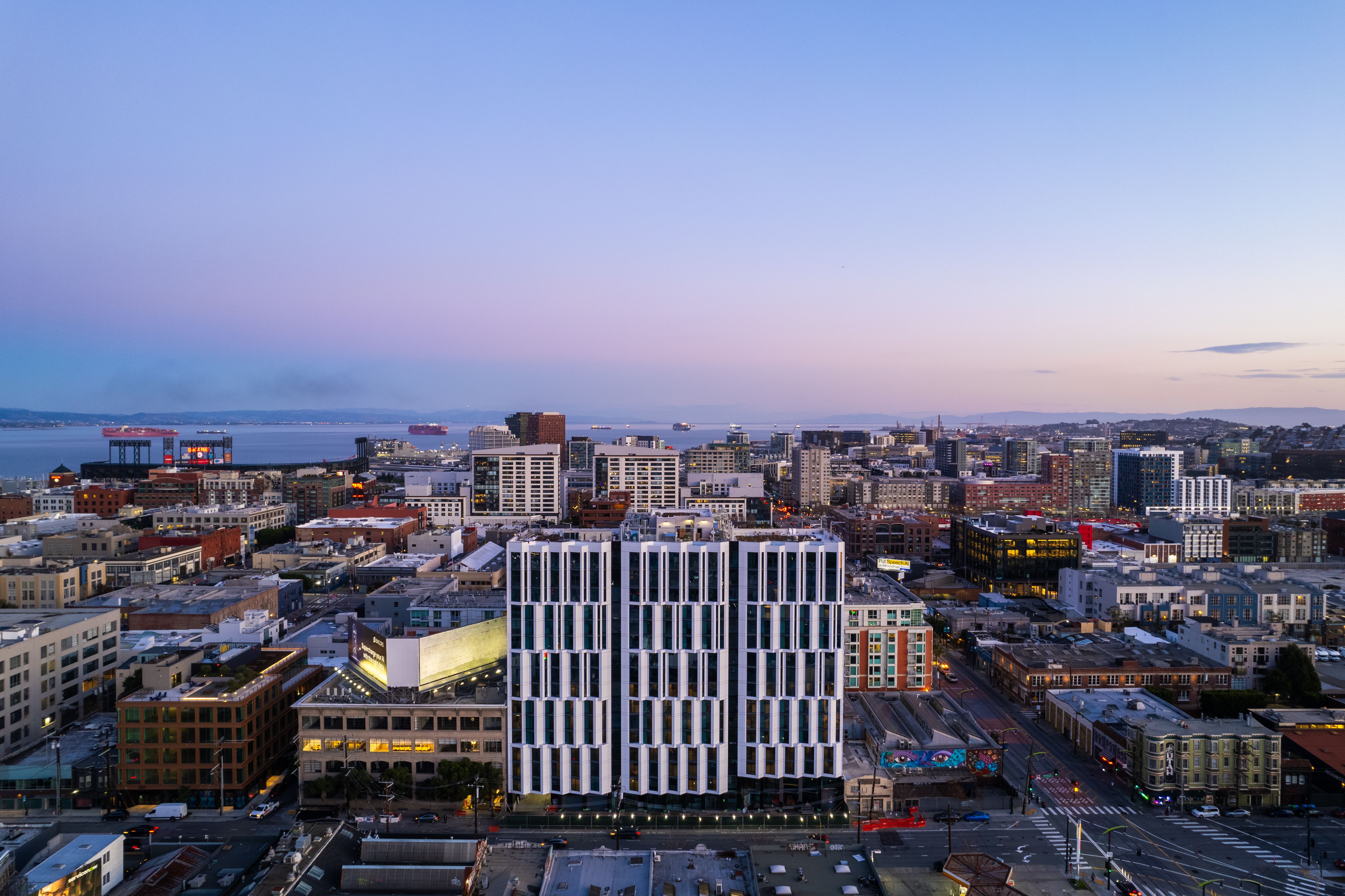 casa en 198 Mcallister por Strada Investment Group