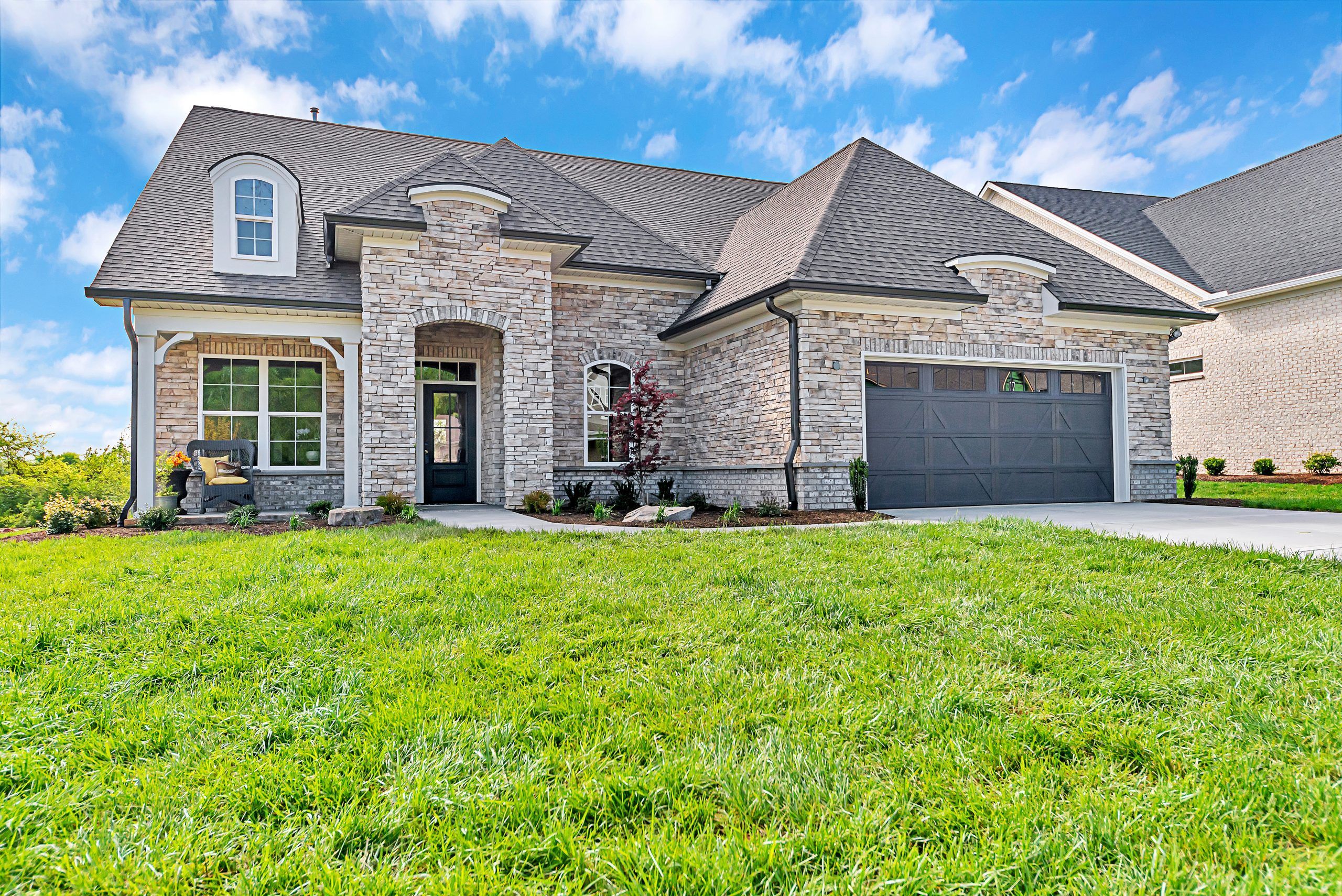 casa en Meadows ON Mcfee por Saddlebrook Properties