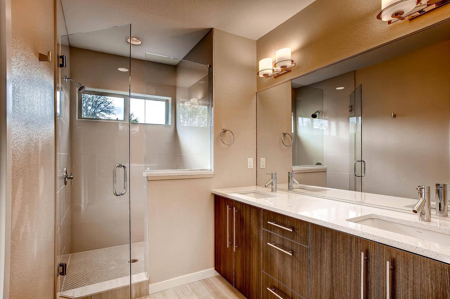 casa en 3359 Mariposa por Dirc Homes LLC