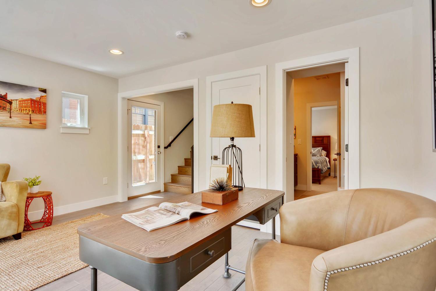 casa en 1895 York St. por Dirc Homes LLC