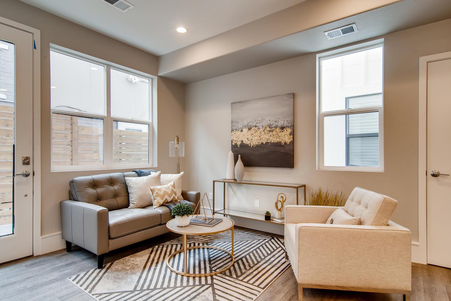 casa en 38th and Zenobia por Dirc Homes LLC