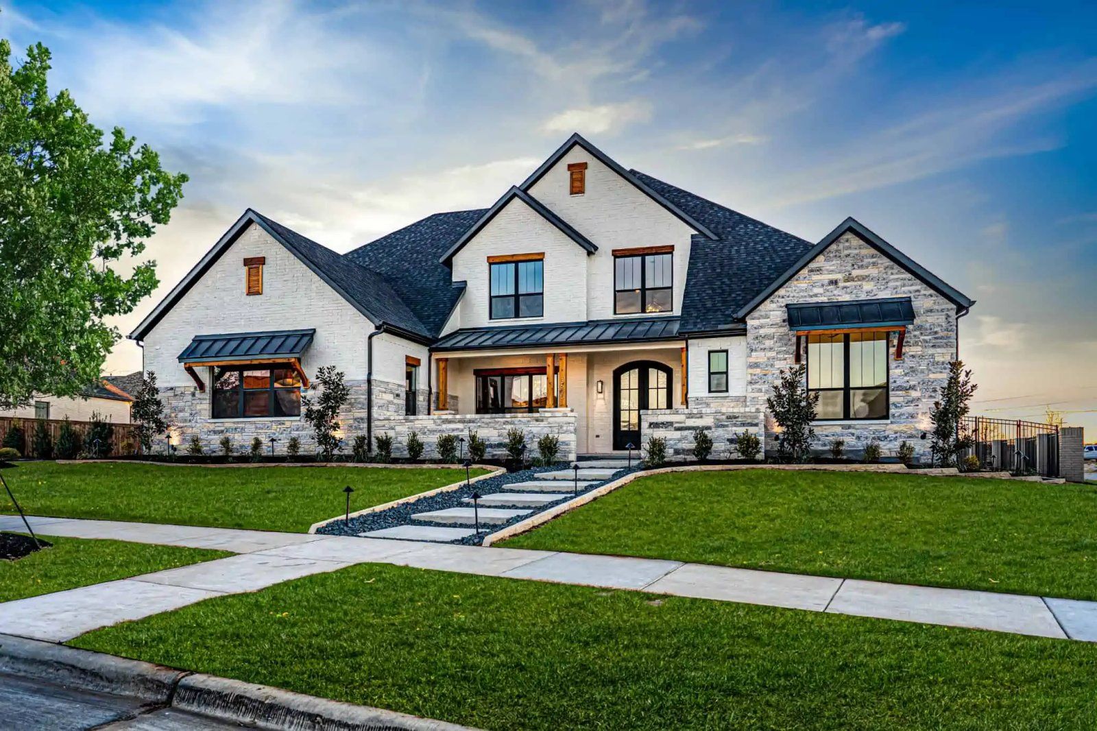 The Bridges At Preston Crossing por Gutman Custom Homes en Sherman-Denison Texas