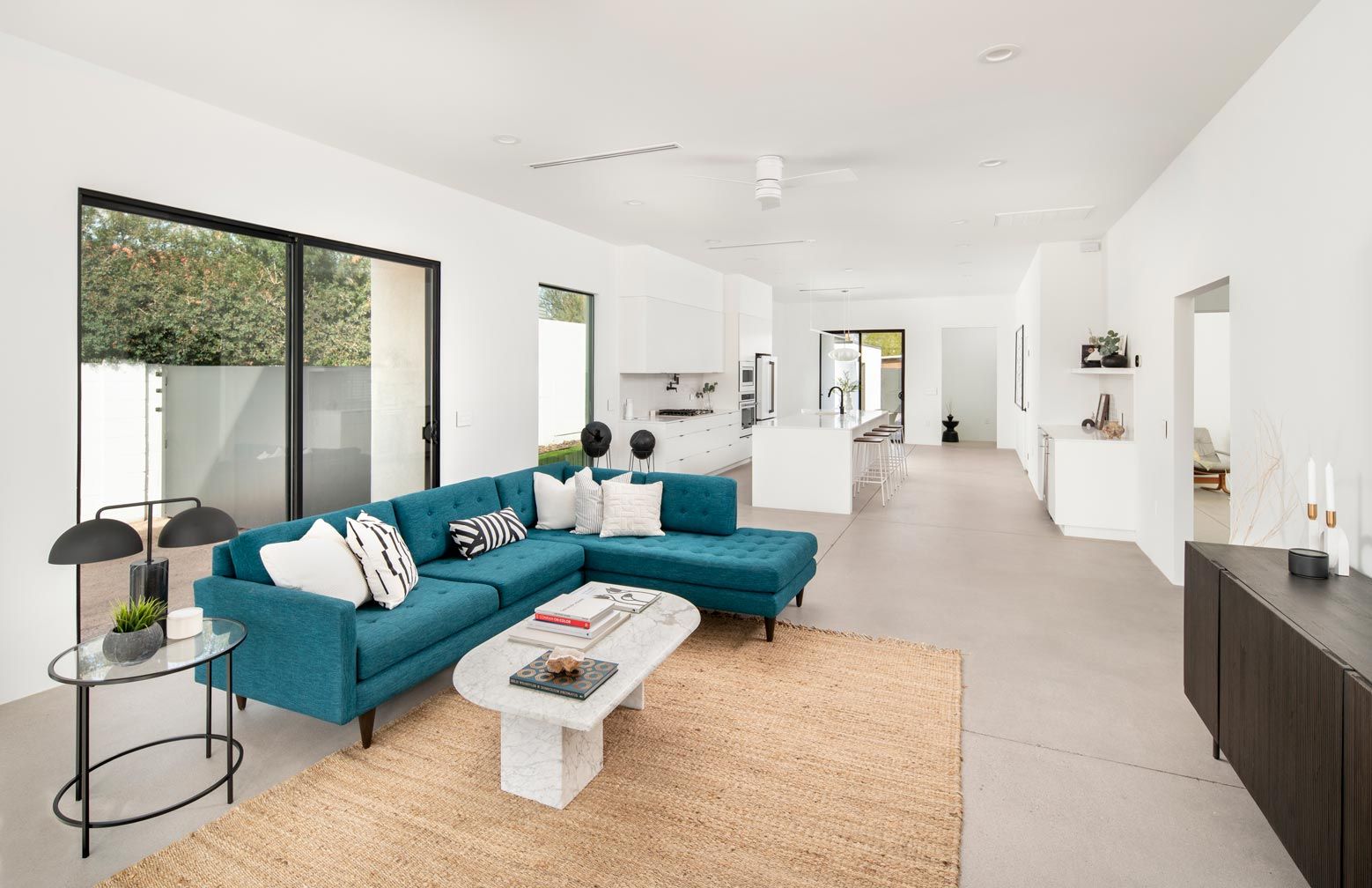 casa en WeBuild Res Inc. por WeBuild Res Inc.