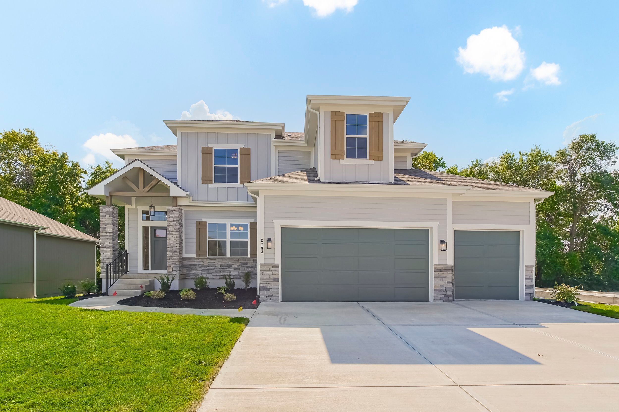 casa en IQ Home Builders. por IQ Home Builders.