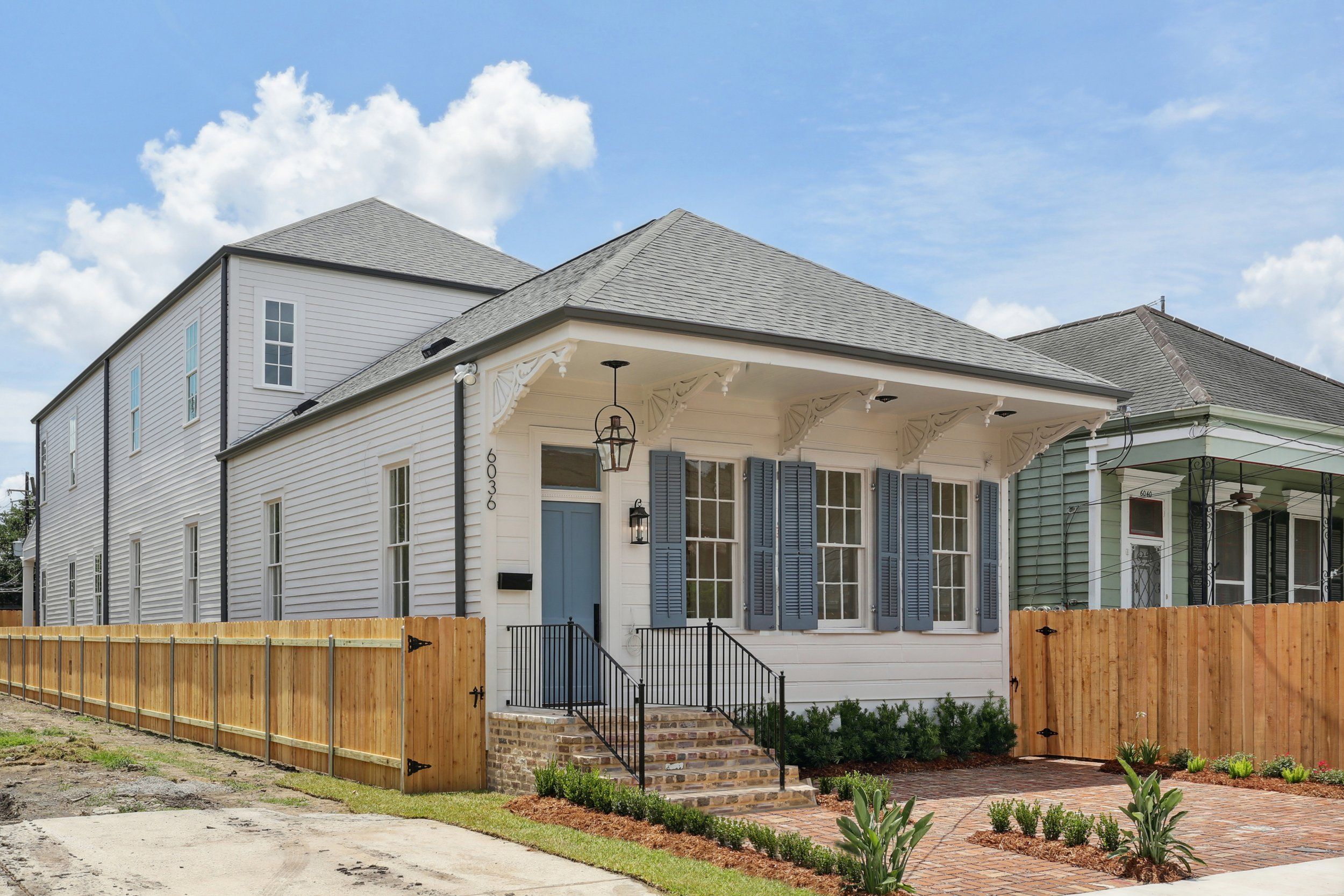 New Orleans, LA 70121