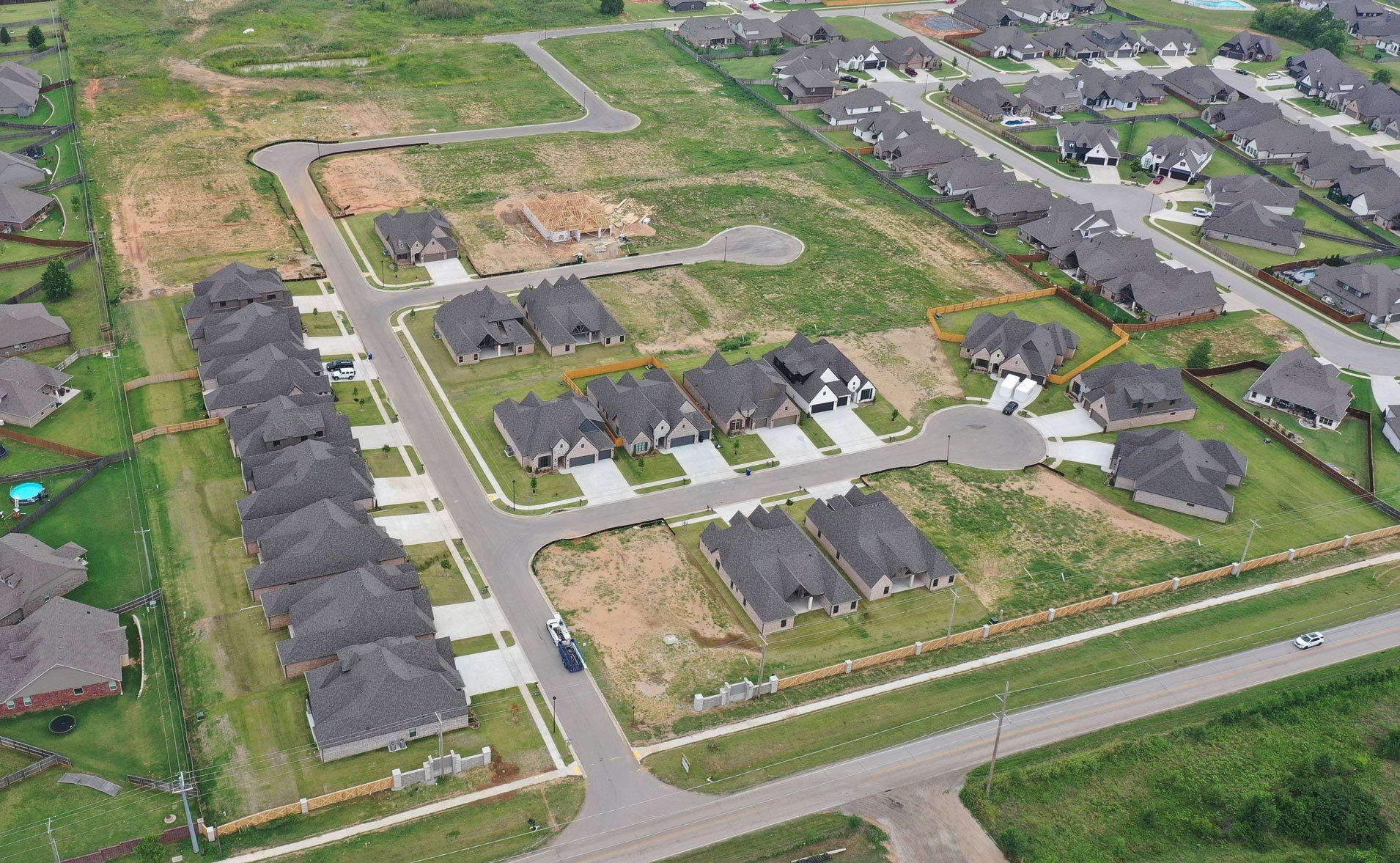Village at Southern Trails II por Executive Homes, LLC en Tulsa Oklahoma