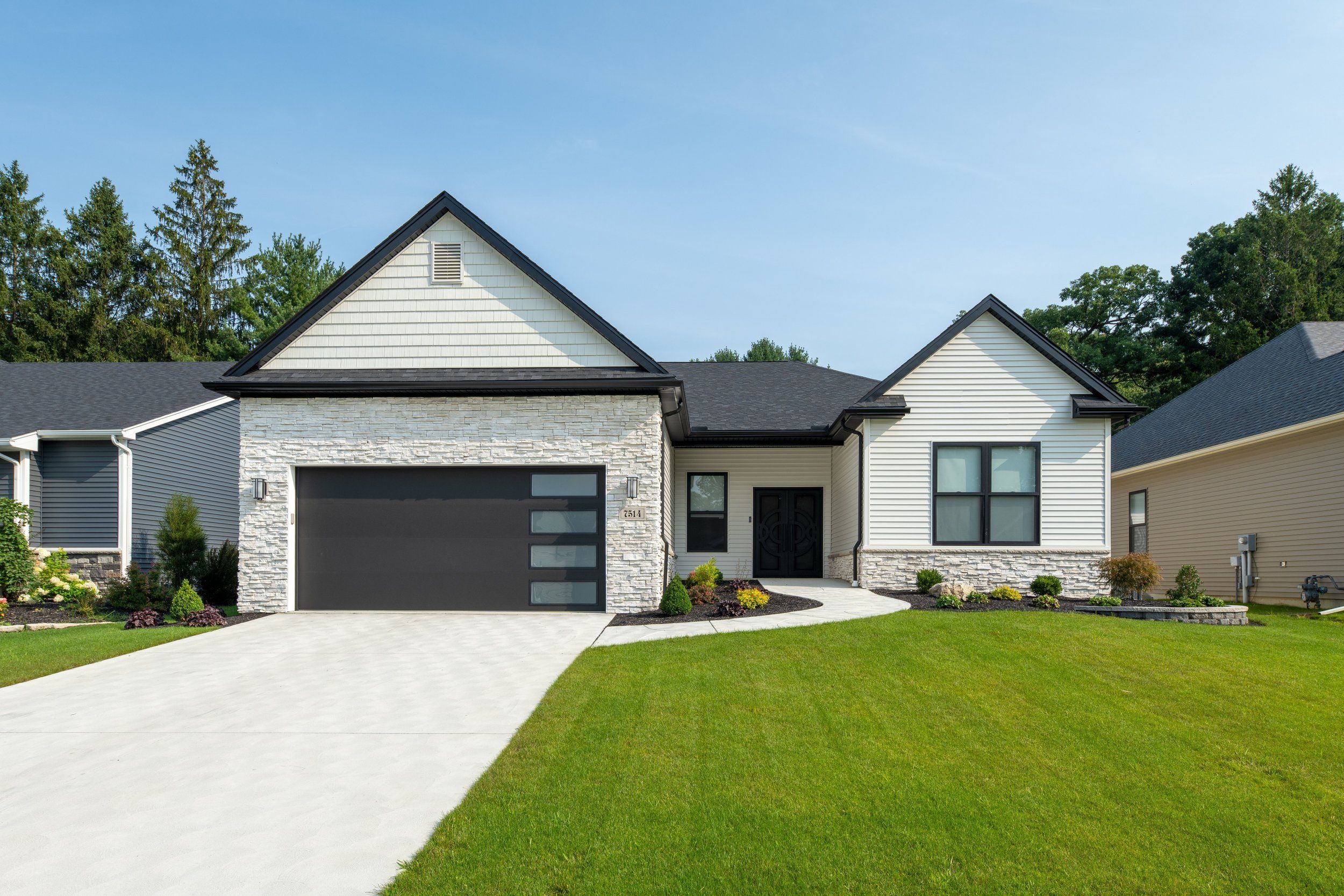 casa en King Acres Homes por Moline Builders