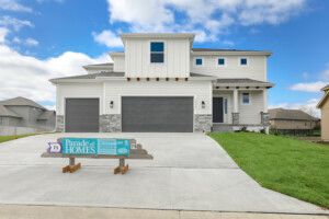 casa en Canyon Lakes por First Choice Homes KC
