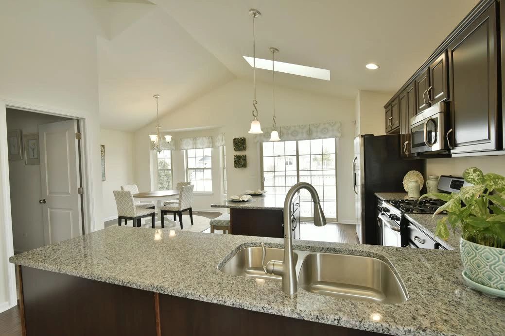 casa en T.J. Cachey Builders, Inc. por T.J. Cachey Builders, Inc.