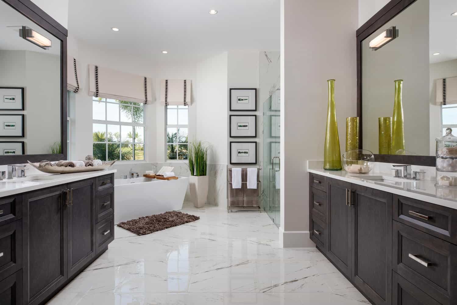 casa en Park Shore por Florida Lifestyle Homes