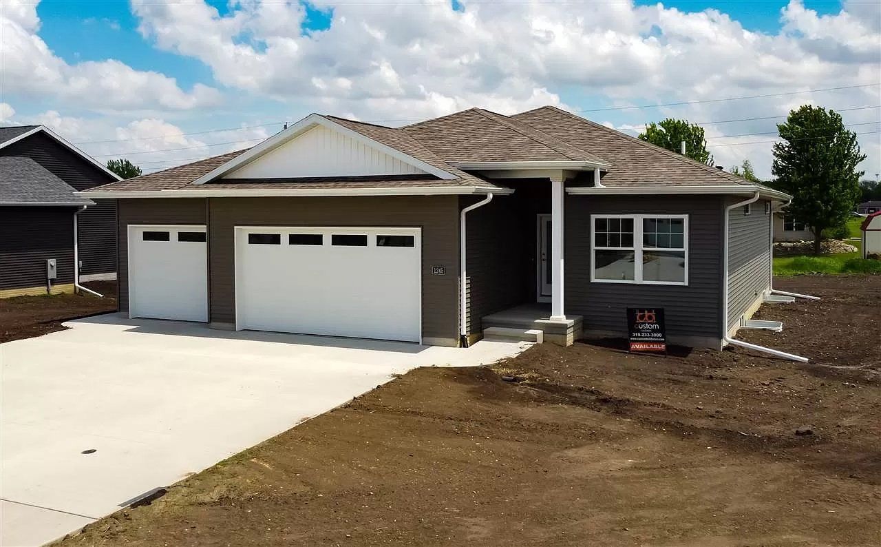 Custom Builders LLC - : Waterloo, IA