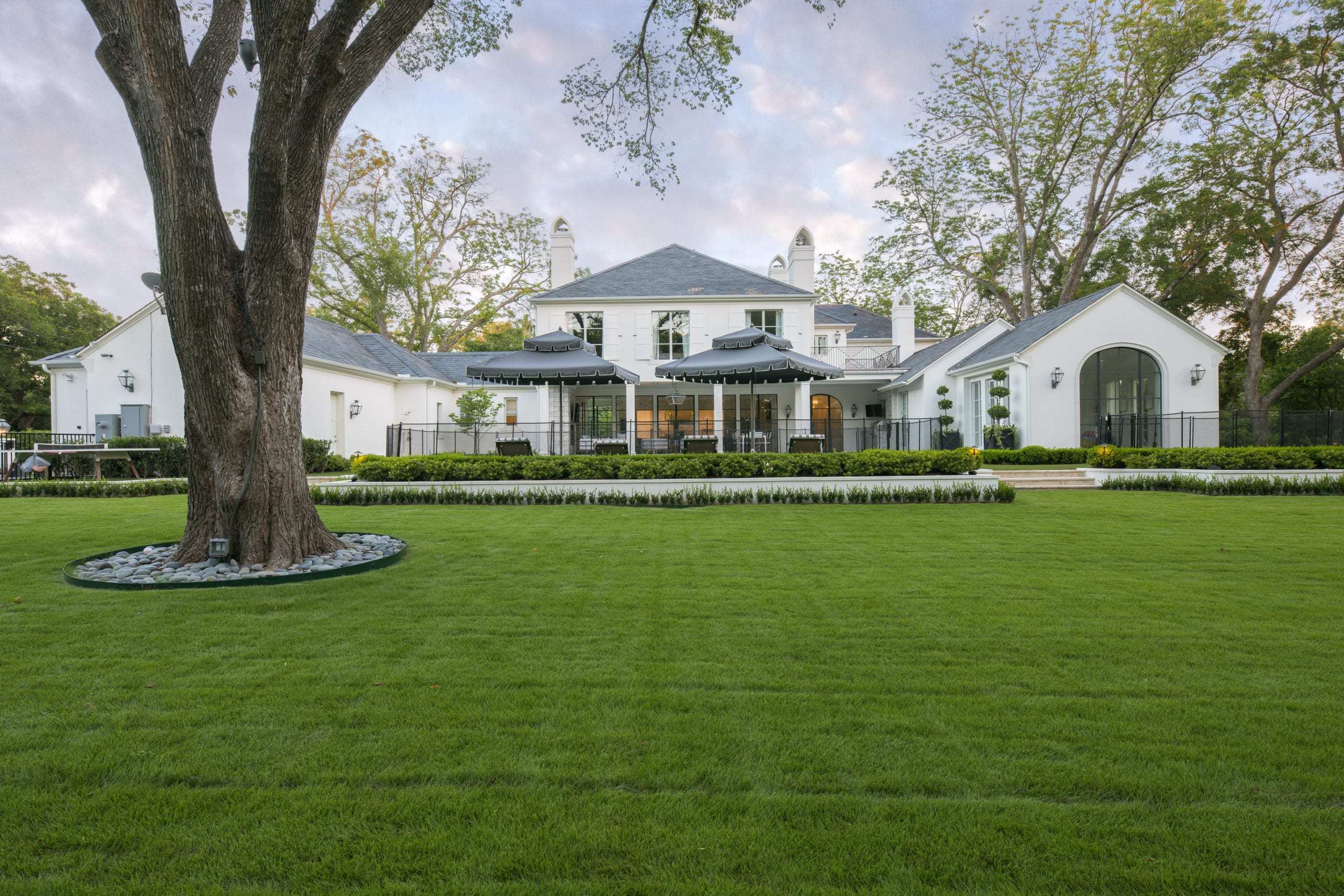 Havenwood Heights por Robert Elliott Custom Homes en Dallas Texas
