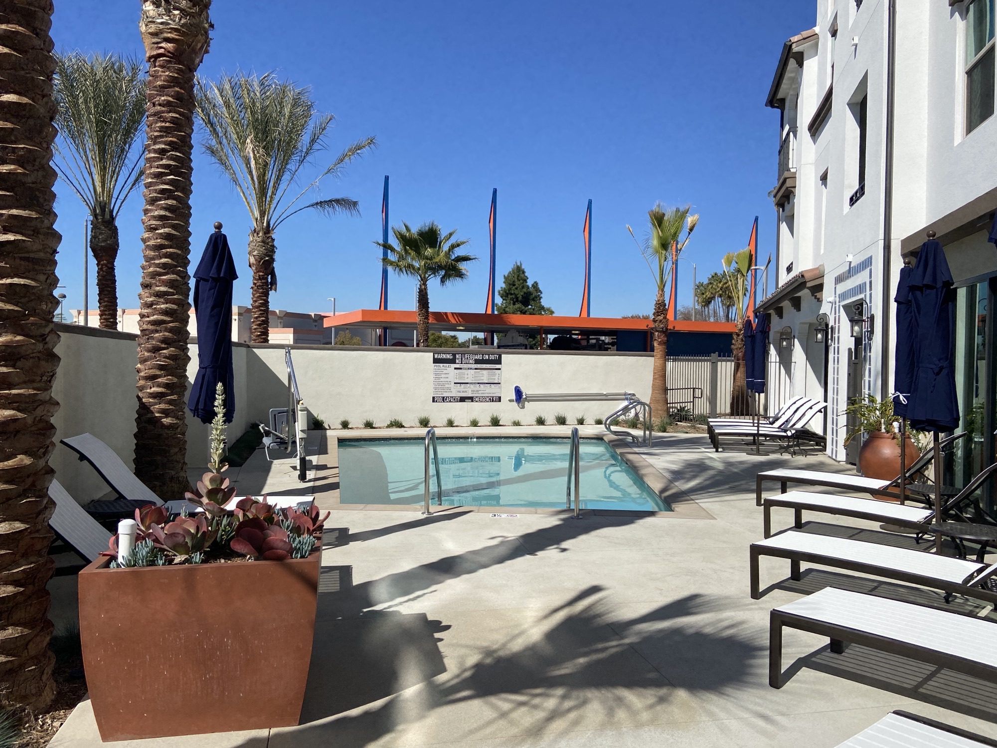 casa en Cierra Apartment Homes Whittier por Shopoff Realty Investments