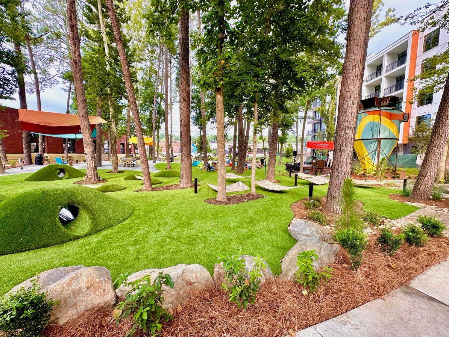 The Works por Selig Enterprises en Atlanta Georgia