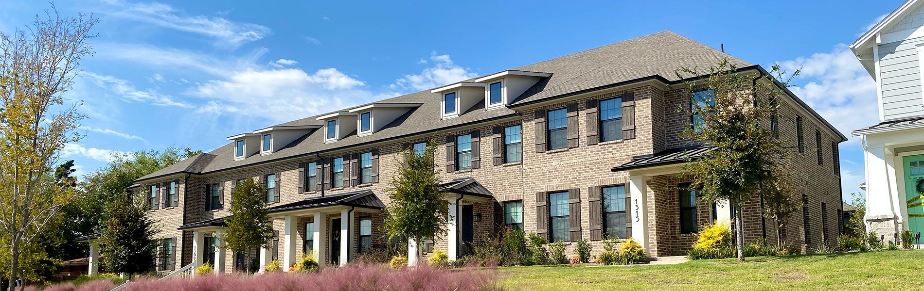 casa en Thomas Place por Arcadia Realty Corp