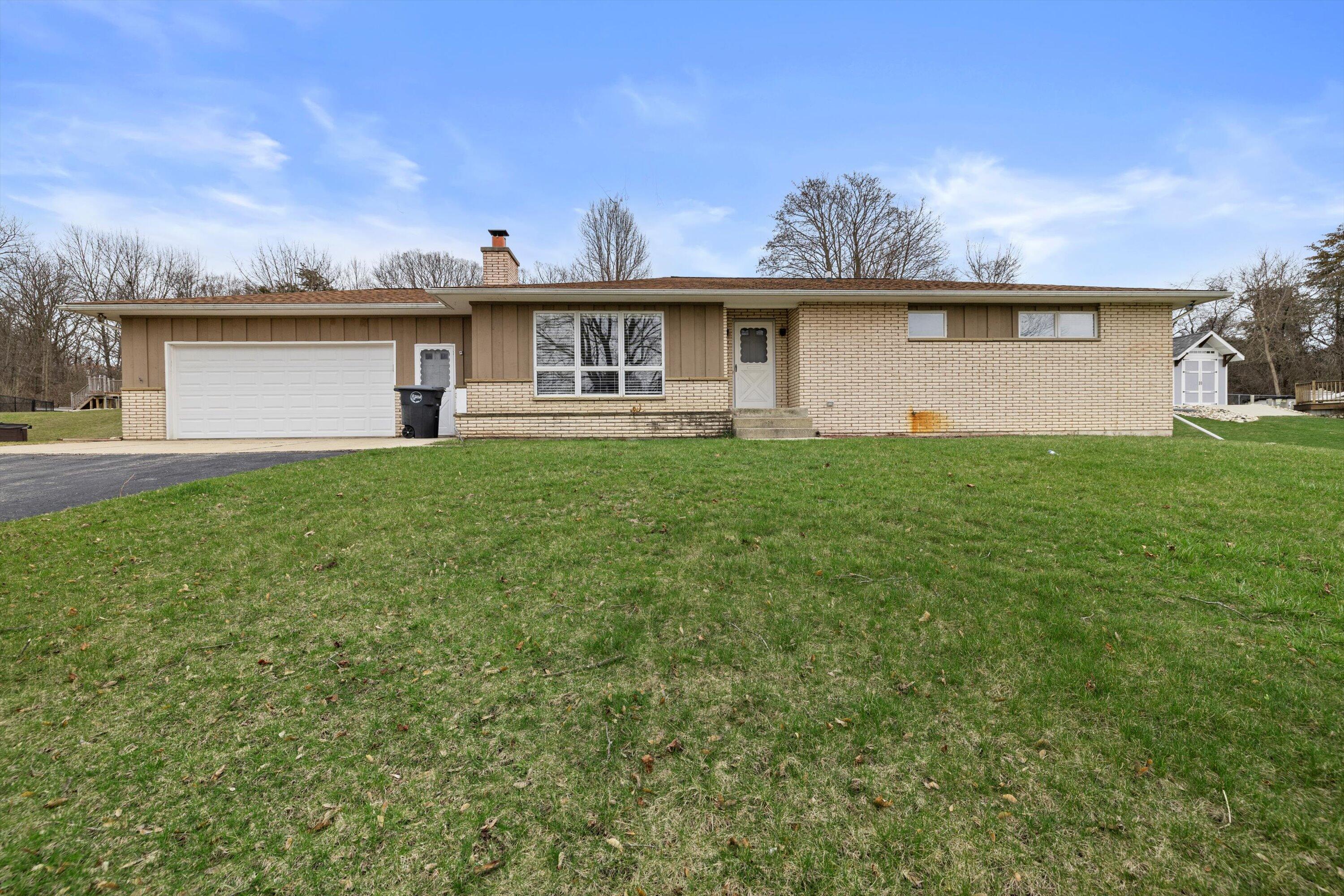 28141 Silver Lake Rd Salem. Salem, WI 53168