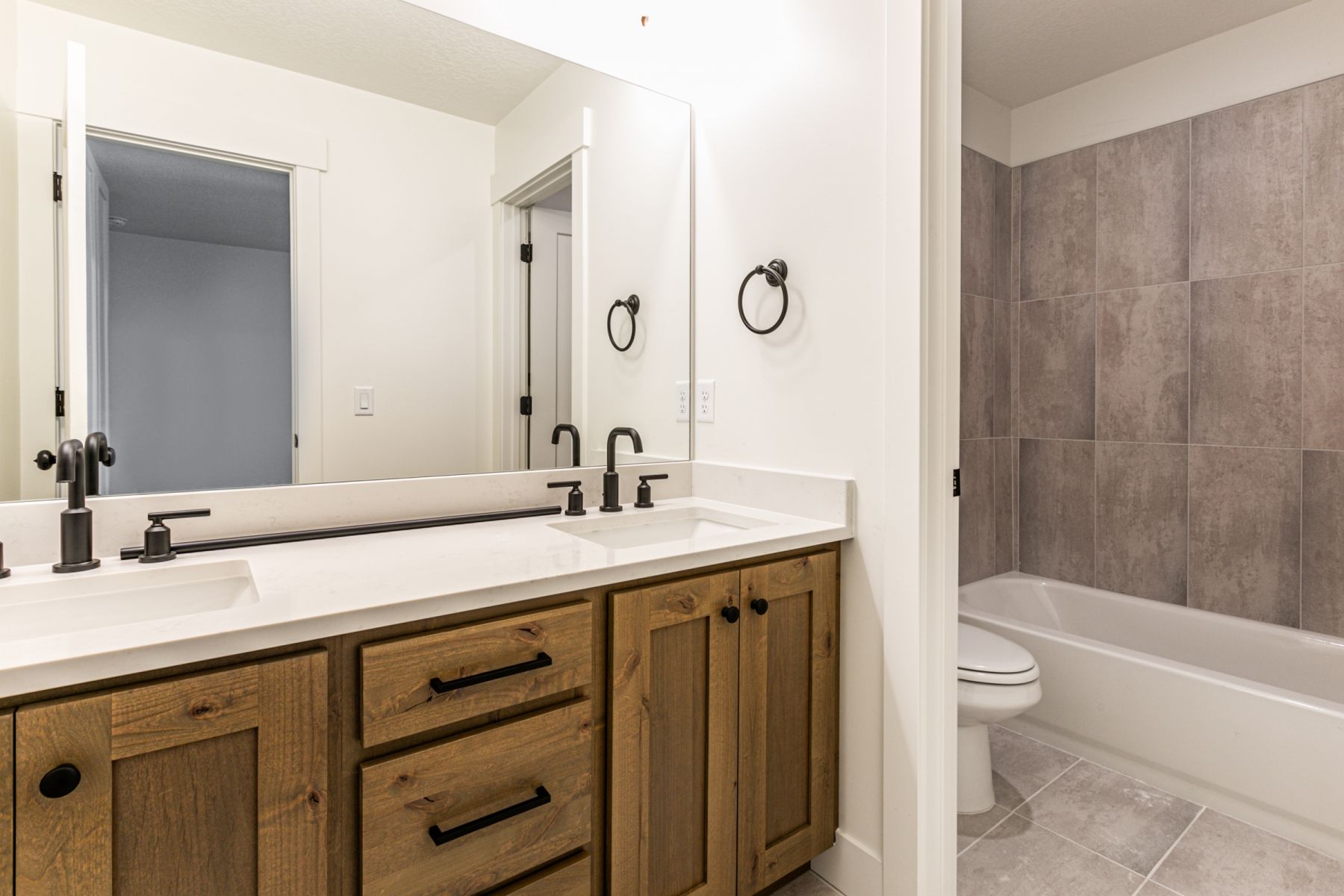 At The Sycamores Lot 14 - The Homesteads: Orem, Utah - Home Center Construction