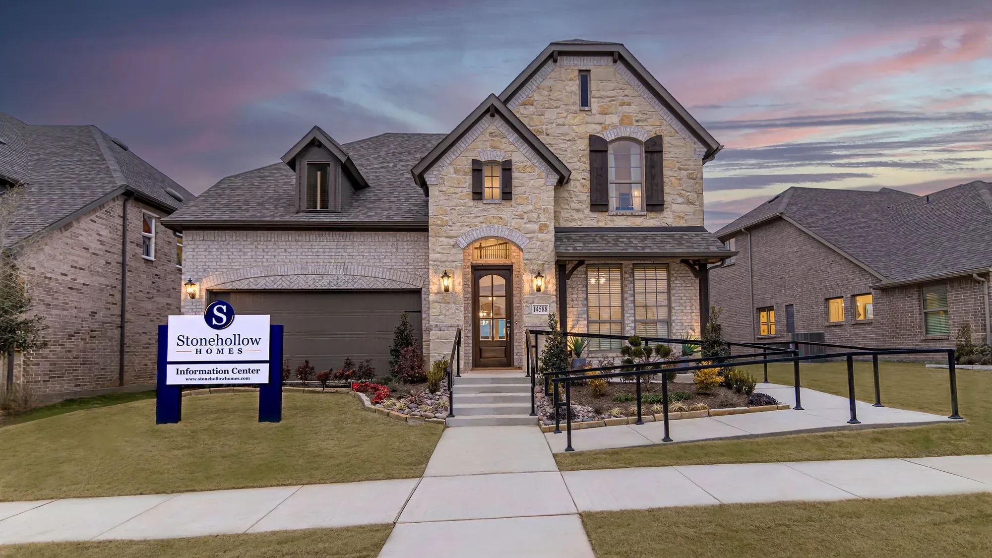 Creekview Meadows por Stonehollow Homes en Dallas Texas