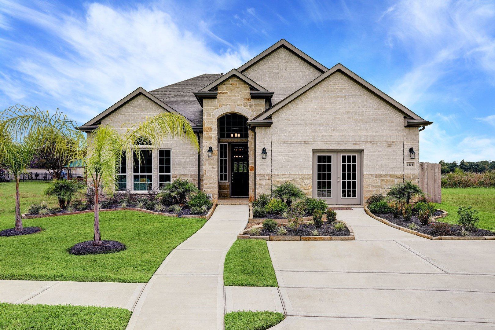 Lake Mija Village por Bayway Homes, Inc en Houston Texas