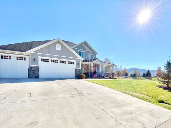 casa en Cascade Meadows por Blue Pine Homes
