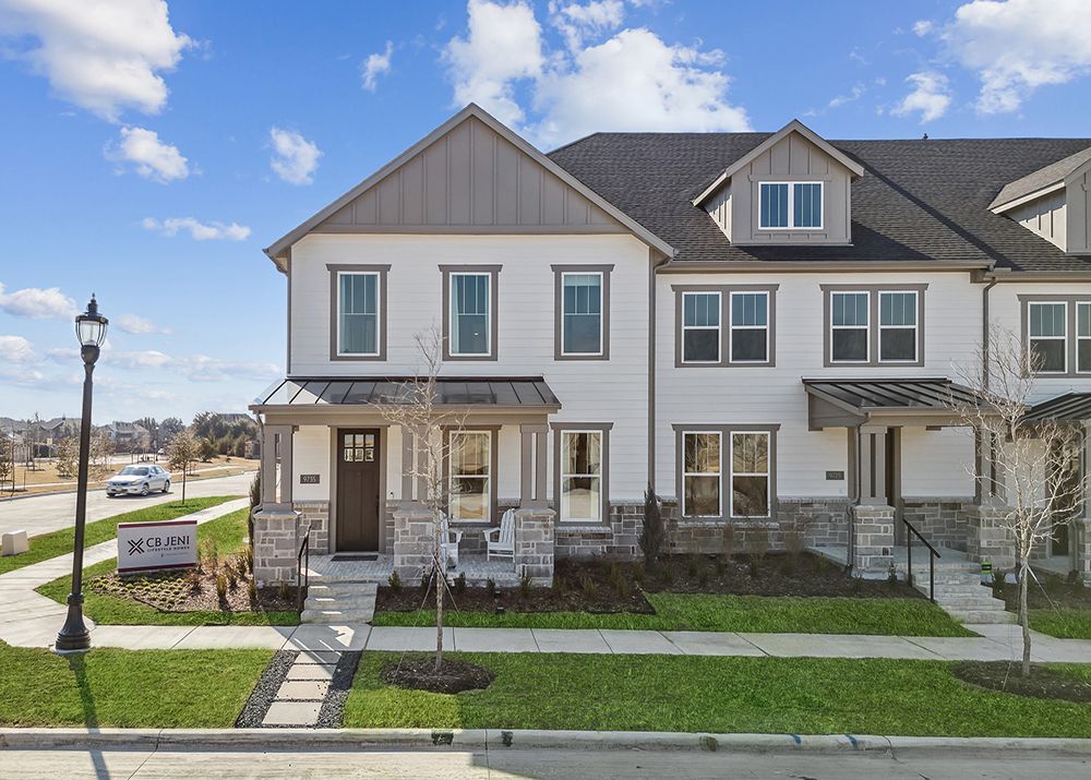 Village on Main Street por CB JENI Homes en Dallas Texas