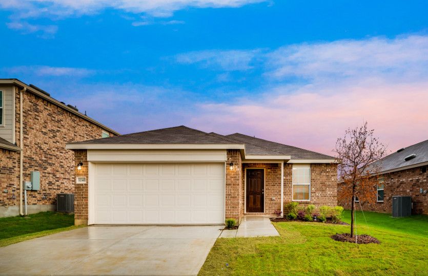 Hewitt - Mobberly Farms: Pilot Point, Texas - Centex Homes