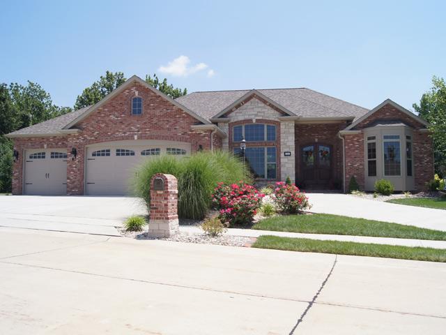 casa en Century Builders por Century Builders