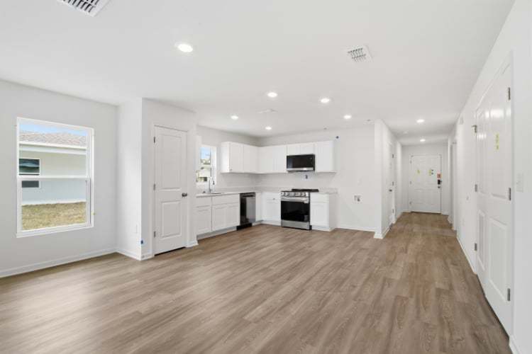 casa en Rainbow Lakes Estates por Century Complete